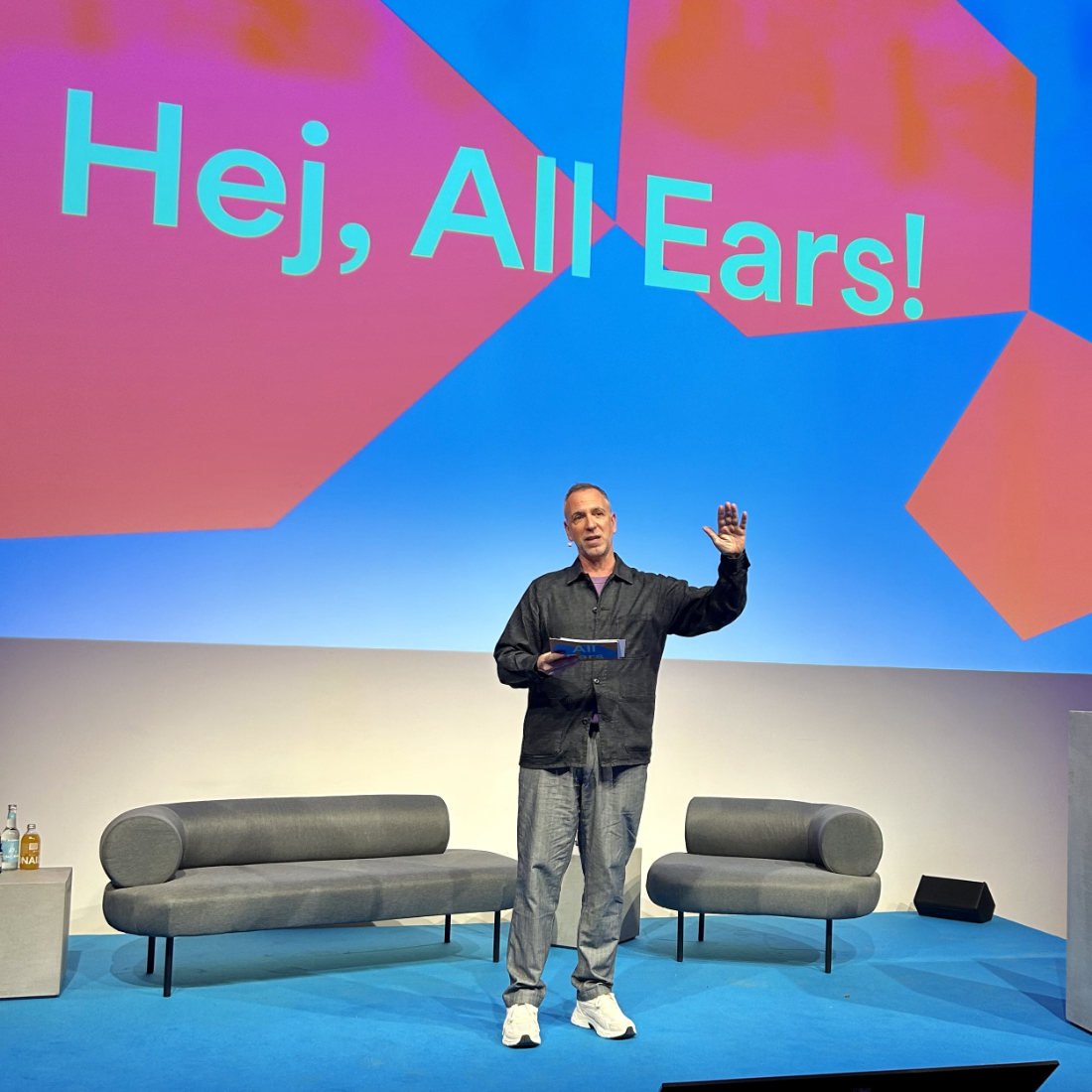 Markus Tirok modeiert die All-Ears-Konferenz für Spotify